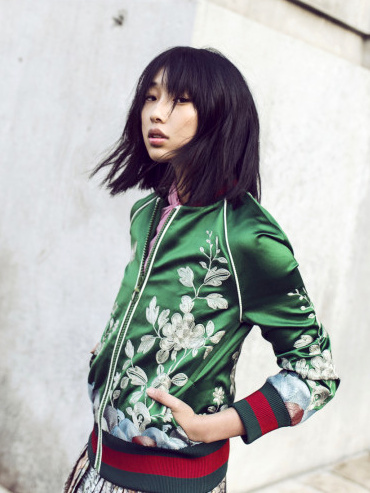 Difficile de rester insensible au fashion appeal de ce bomber brod� Gucci...