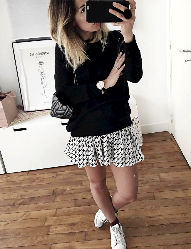 Rien de tel qu'un pull cosy pour r�chauffer une jupe de patineuse port�e jambes nues !