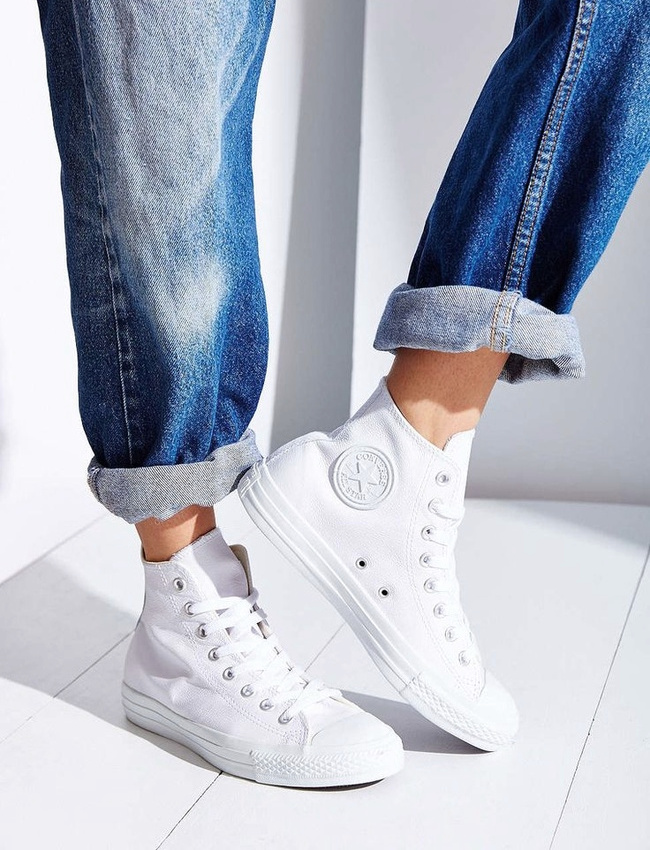 Le monochrome blanc sied bien aux Converses !