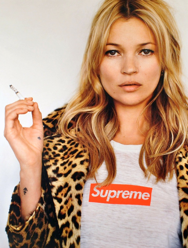 Veste l�opard + tee-shirt blanc + moue d�sabus�e = le bon mix