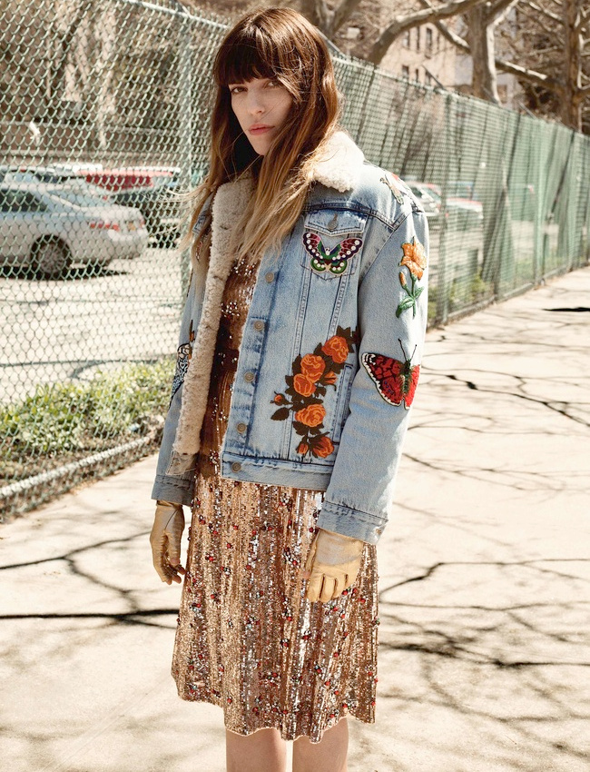 Maxi frange + robe � sequins dor�s + veste en jean trop grande = le bon mix