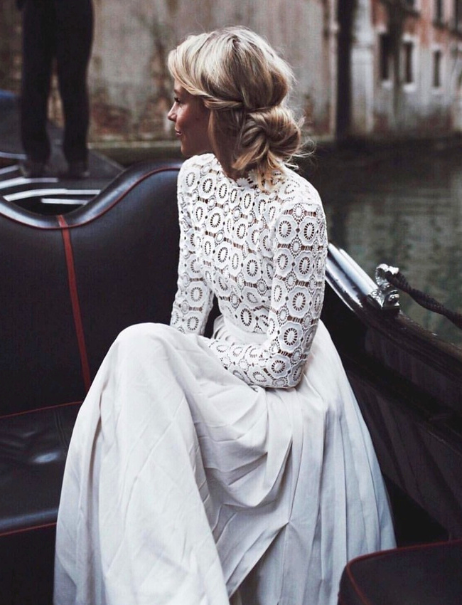 La coiffure faussement d�sinvolte, le meilleur alli� des toilettes chics