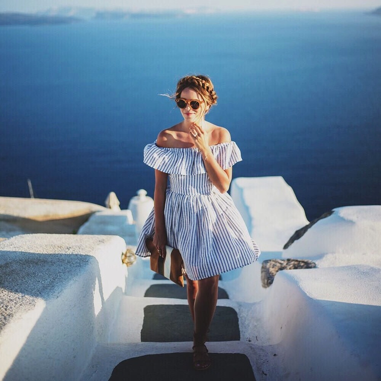 Encolure Bardot + rayures bleues + Santorin = le bon mix