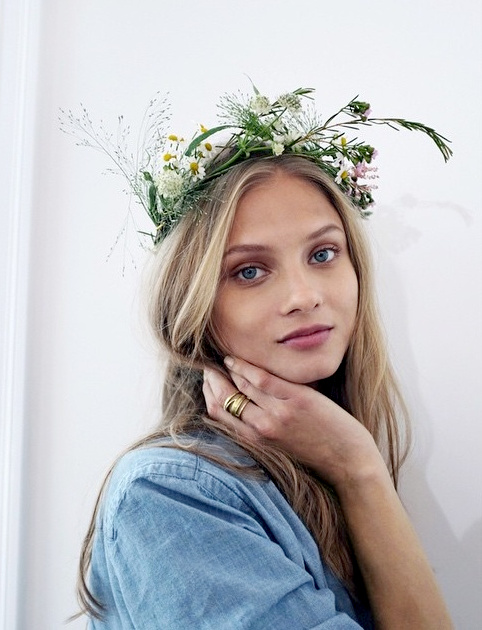 La couronne de fleurs fra�ches, le meilleur accessoire estival ?