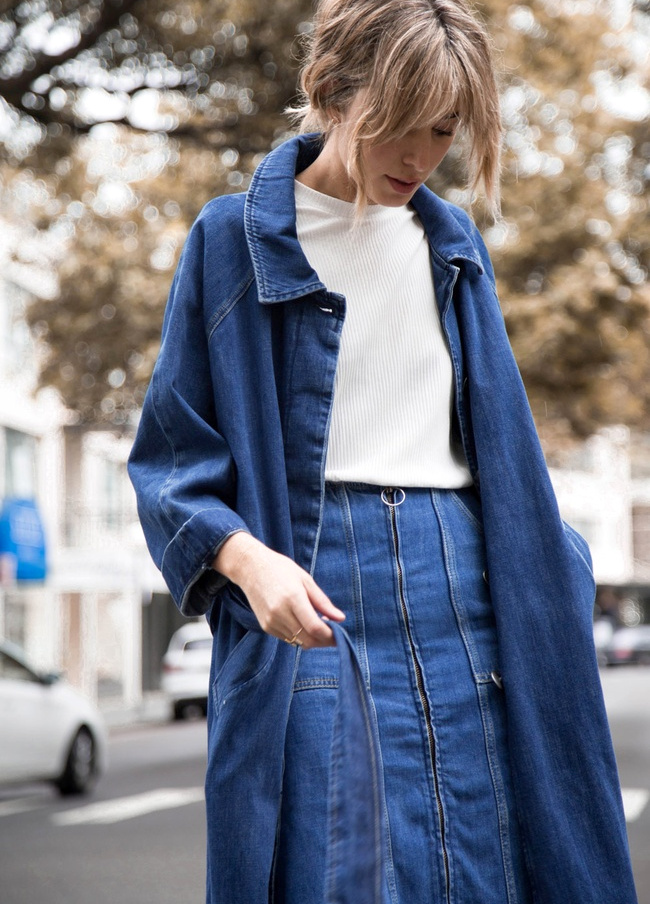 Avec sa d�gaine casual/nineties, cette longue veste en jean a tout bon !