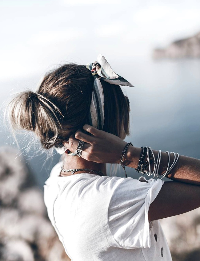 Cet �t�, on n'oublie pas de se nouer un petit foulard dans les cheveux !