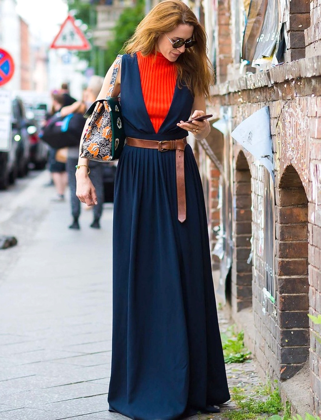 Orange + bleu marine + marron = le bon mix