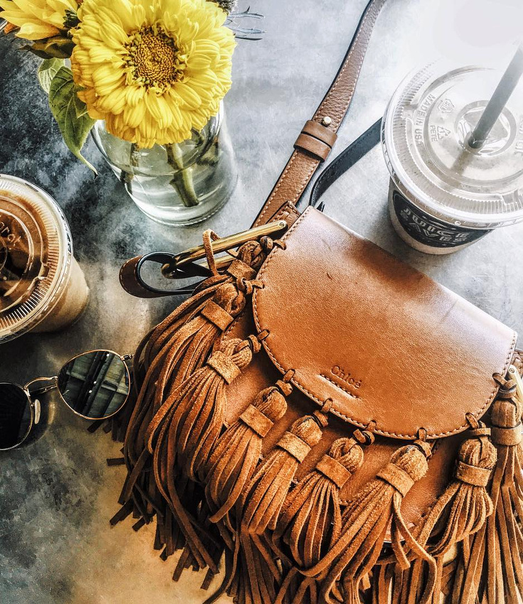 Avec ses pompons l�g�rement patin�s, ce sac Chlo� ne manque pas d'allure !