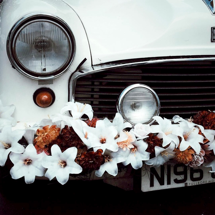 Il n'y a pas que les boho girls qui portent des couronnes de fleurs !