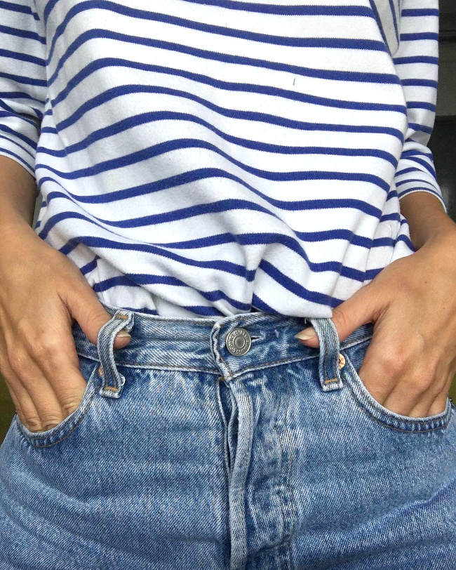 La marini�re gliss�e dans le Levi's : un gimmick dont on ne se lasse pas...