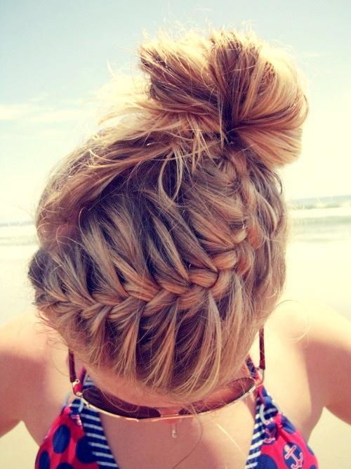 A la plage, on n'h�site pas � user et abuser des tresses en tous genres !
