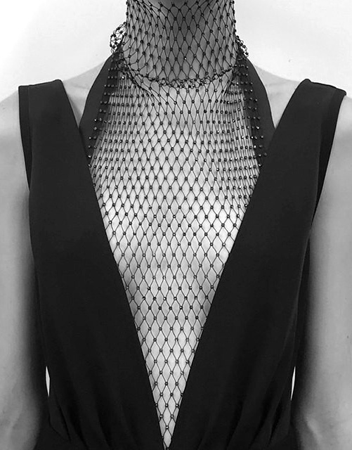 La r�sille, une bonne astuce pour habiller les d�collet�s vertigineux... ou pas !