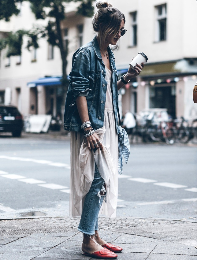 Pour ou contre le mix jean destroyed/robe en tulle ?