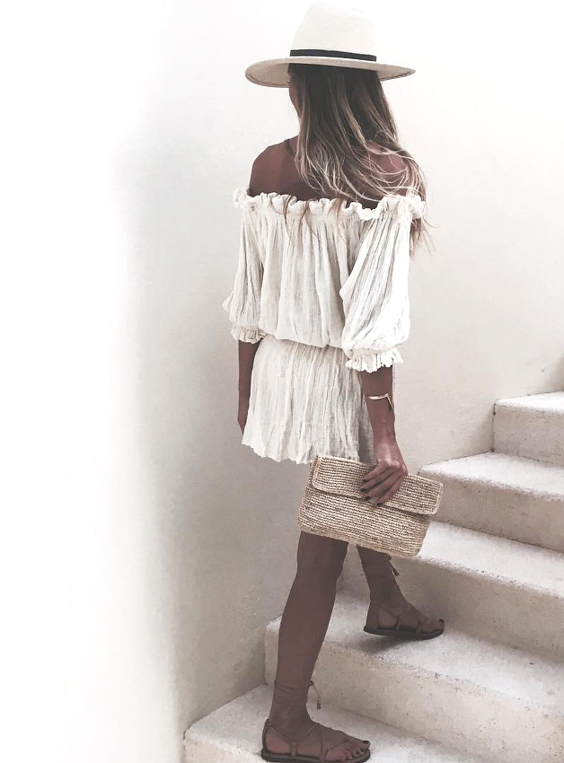 Boh�me et l�g�re, cette petite robe semble id�ale pour aborder sereinement une semaine de vacances � la plage