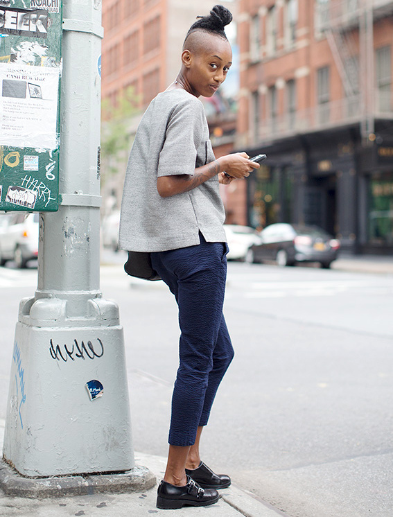 Look casual boyish + coiffure ultra travaill�e = le bon mix