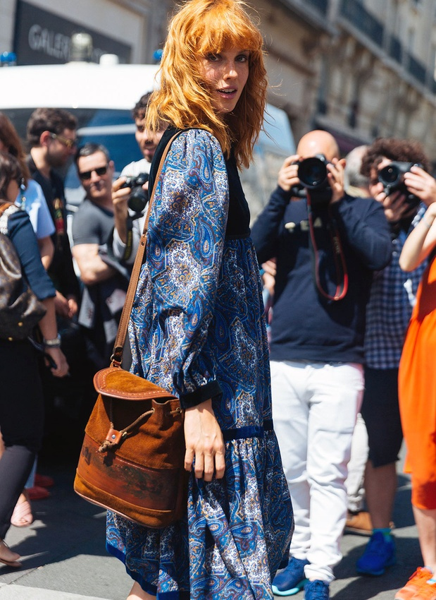 Imprim�s bleus + sac fauve + chevelure rousse = le bon mix