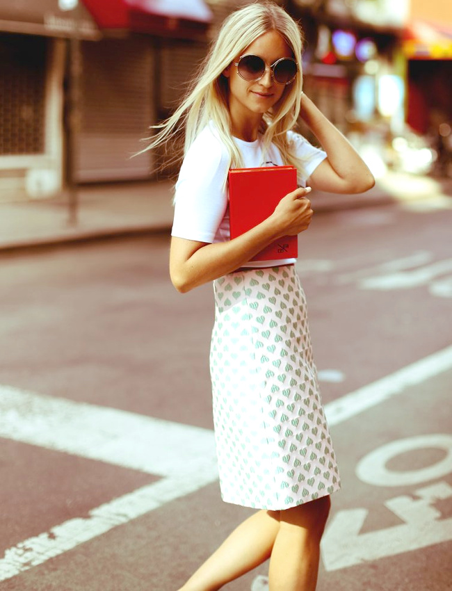 Port� en mode casual chic, l'imprim� coeur gagne en d�sirabilit�