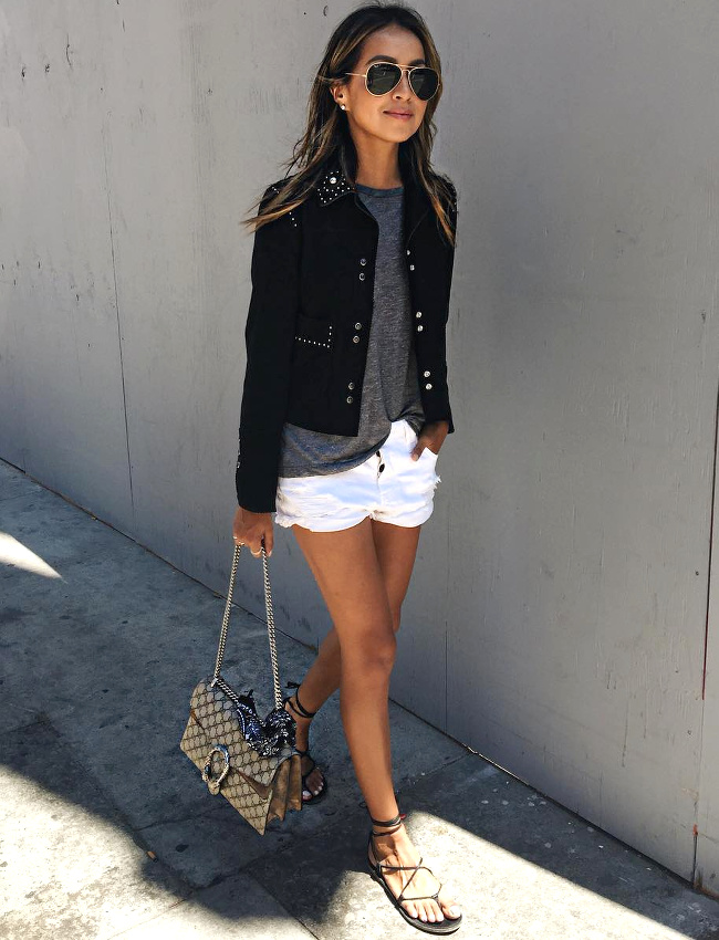 Rien de tel qu'une veste l�g�rement travaill�e pour rehausser le look tee-shirt/short en jean/sandales plates !