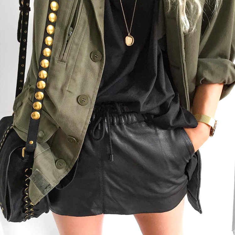 Noir + kaki + touche dor�e = le bon mix