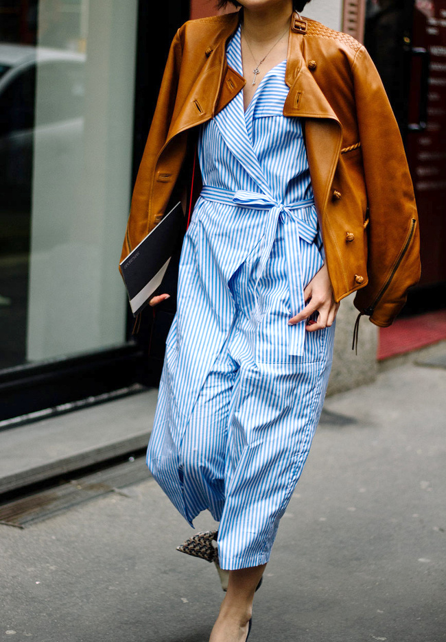 En septembre, on n'h�site pas � mixer nos pi�ces � rayures bleues et blanches � des pi�ces caramel