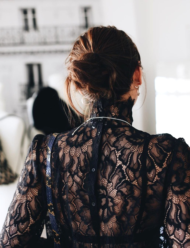 La blouse en dentelle tendance victorienne, un des musts du moment !