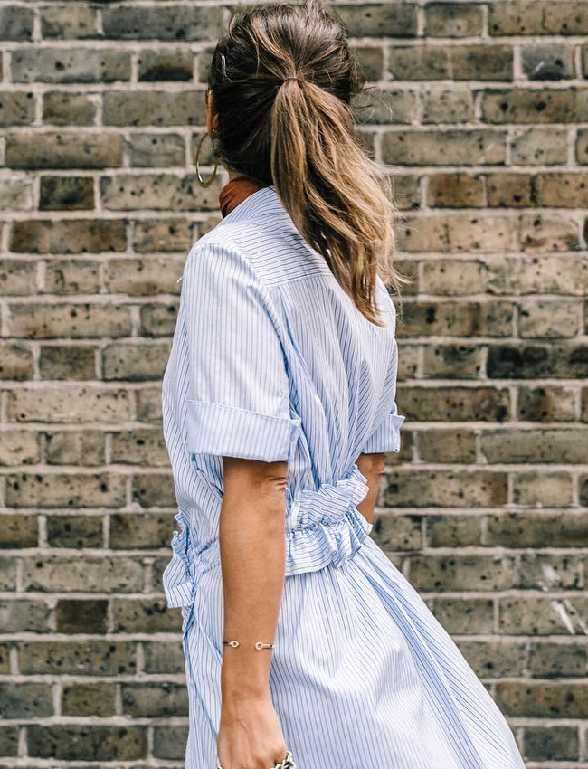 Les fameuses rayures bleues et blanches se marient particuli�rement bien aux robes chemises