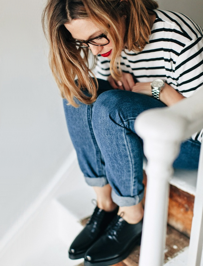 Vu et revu mais toujours aussi efficace, le trio marini�re/lipstick/derbies fait toujours son petit effet !