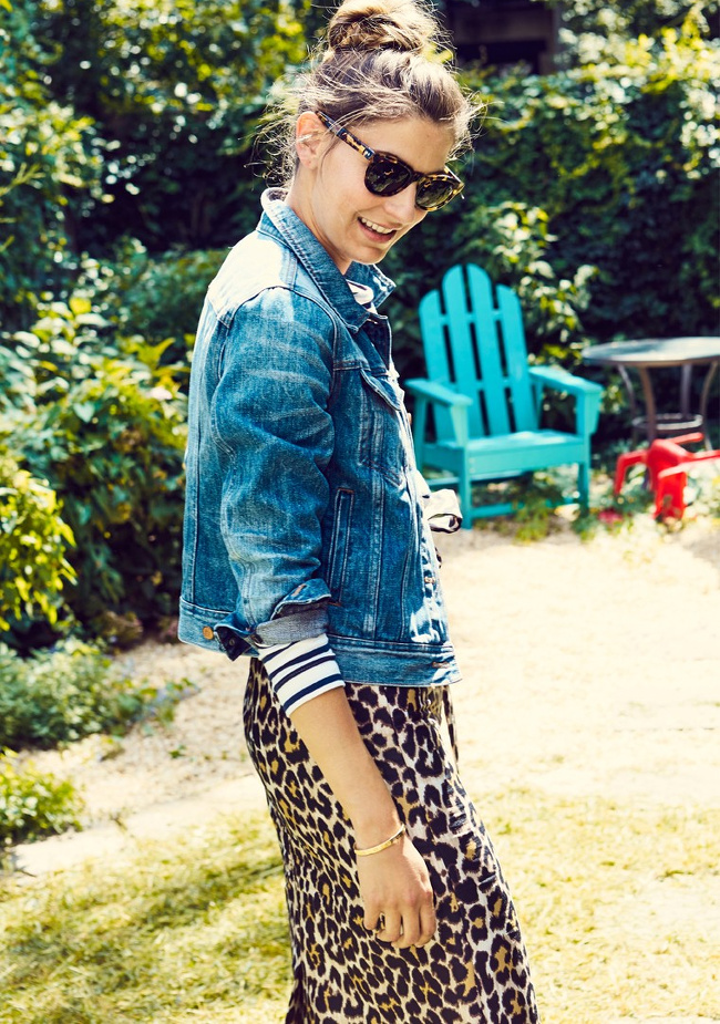 La jupe l�opard n'est jamais plus � son avantage que port�e en mode casual !