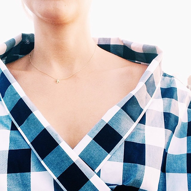 On aime quand les blouses adoptent une encolure japonisante