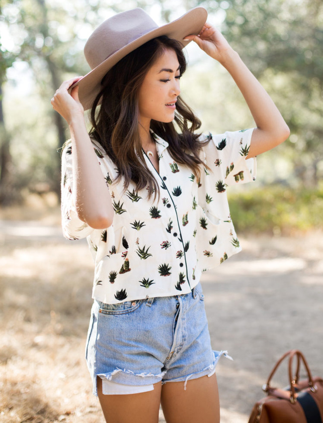 Entre imprim� cactus, volume ample et coupe cropped, cette chemise a tout bon !