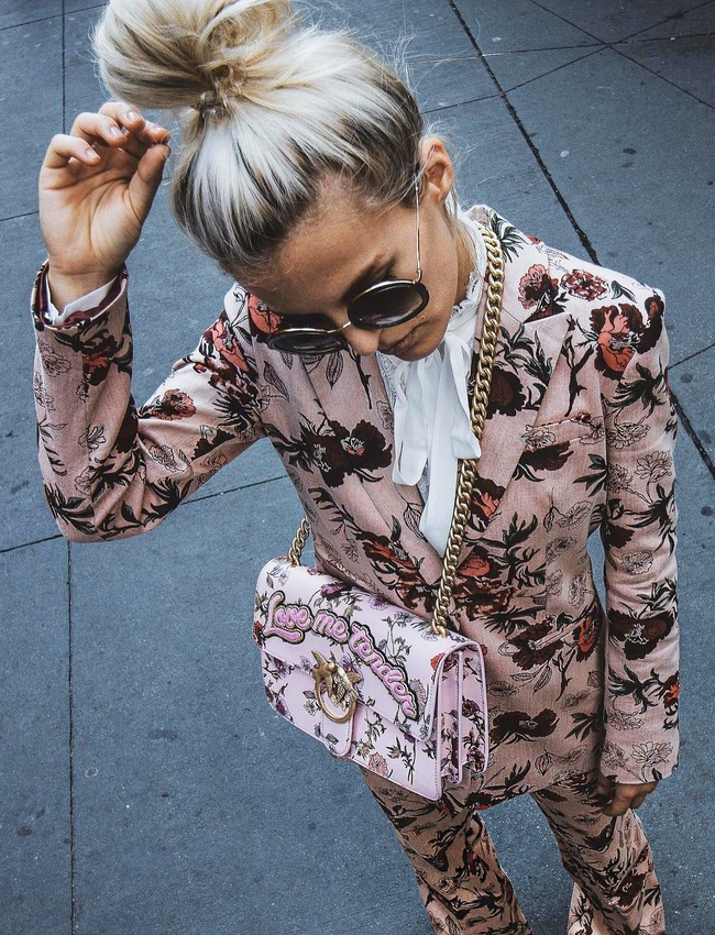 Rien de tel qu'un costume imprim� pour mettre de bonne humeur les passants !