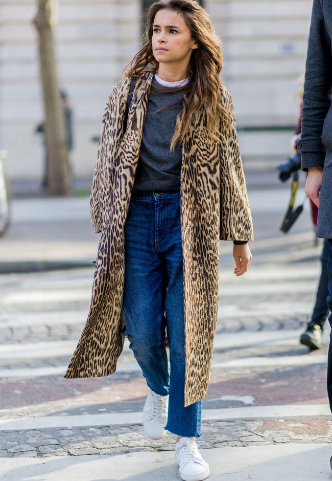 Manteau 3/4 l�opard + look casual = le bon mix