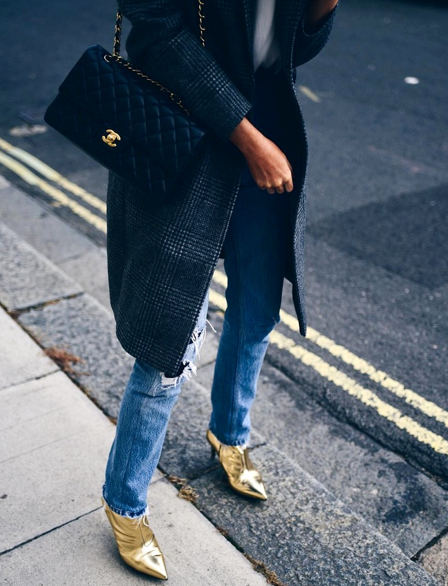 Les boots dor�es si�ent bien au look casual/classique