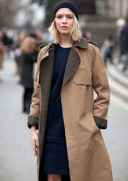Rien de tel qu'un bonnet bleu marine pour r�chauffer un trench camel