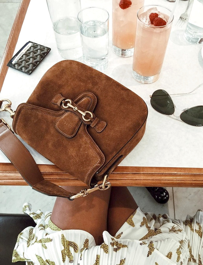 La sobri�t� du daim va bien � Gucci...