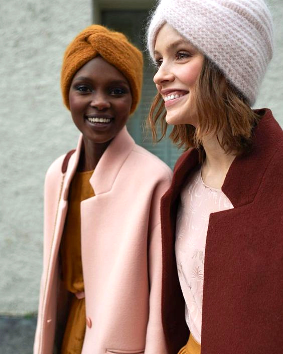 Avec sa d�gaine forties, le bonnet turban parvient � rendre le froid d�sirable !