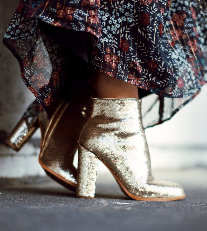 Boots glitter + longue robe automnale = le bon mix