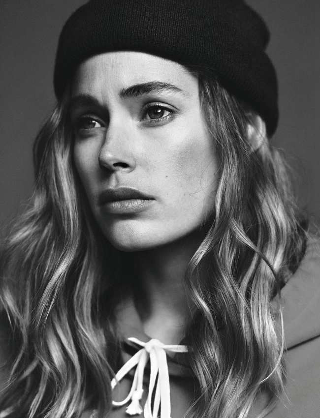 On pense � chiciser nos sweats de saison � coups de make up soign� et de coiffure faussement naturelle