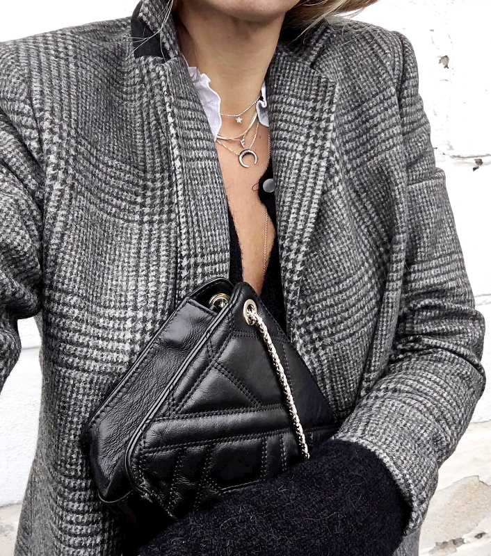 Manteau masculin + d�collet� f�minin = le bon mix