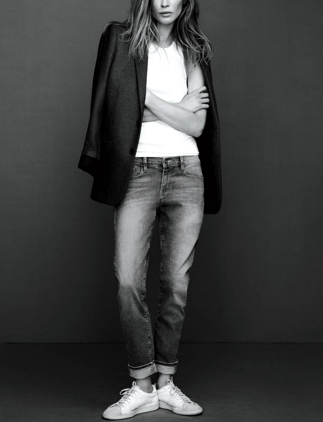 Le trio nineties blazer/jean/baskets n'a pas pris une ride !