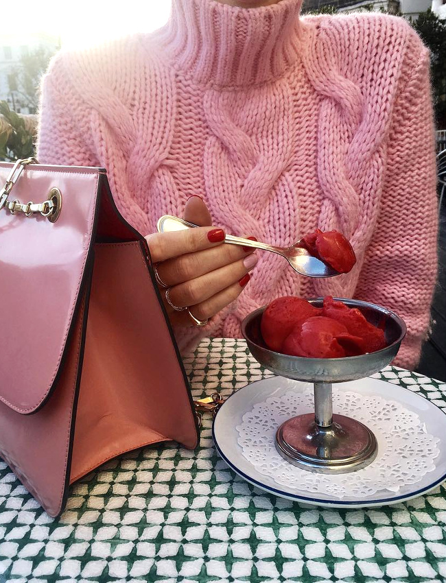 Rien de tel qu'une orgie de rose pour se remonter le moral !