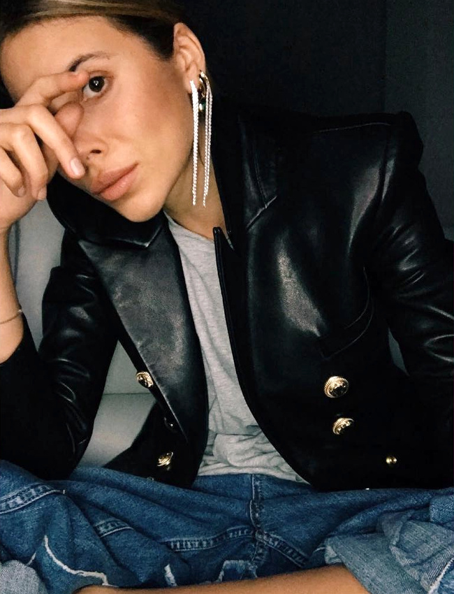 Les tr�s longs pendants d'oreille semblent vouloir s'imposer comme les 