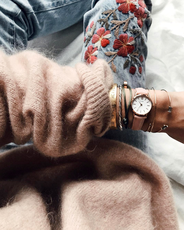 Lorsqu'il se pare de jolies broderies, le jean acquiert une nature casual/folk qui ne manque pas d'intrt !