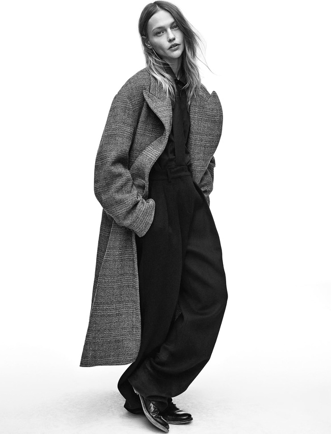 Il aurait suffit d'une sublime paire de boucles d'oreille baroque pour rendre ce look g�nial...