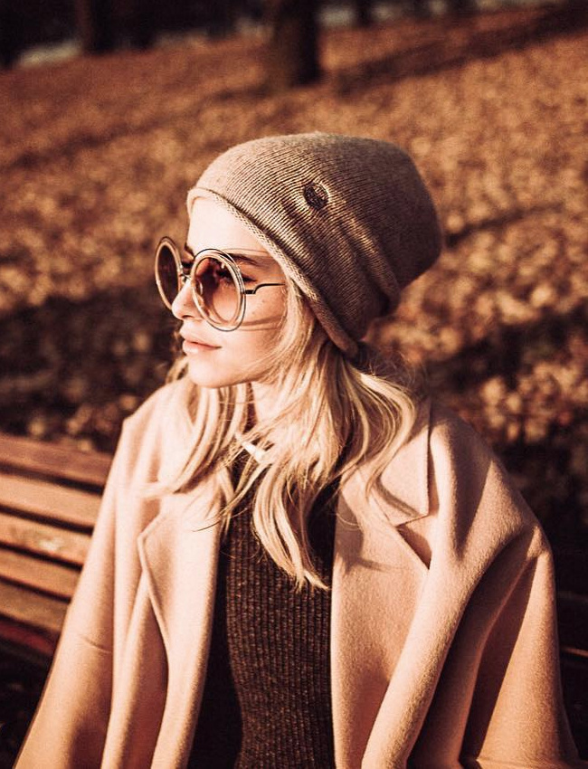 Rien de tel qu'une paire de lunettes de soleil de caract�re pour twister un look !