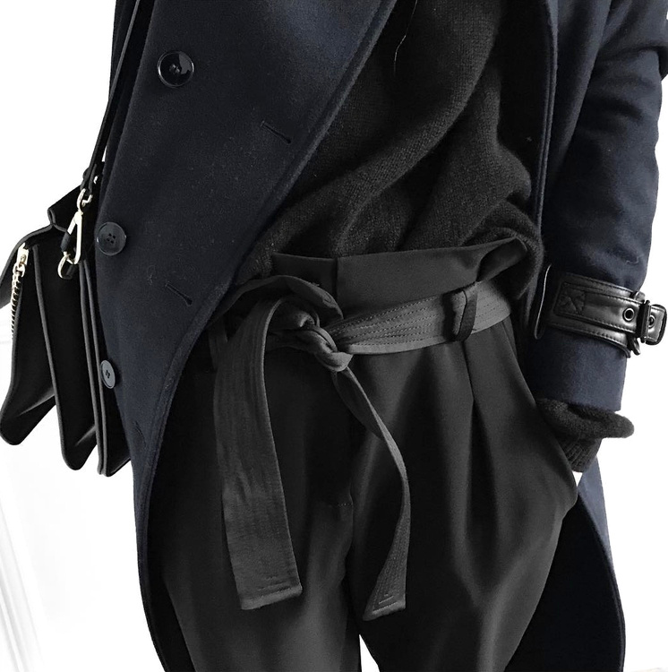 Le parfait total look noir et bleu marine #2