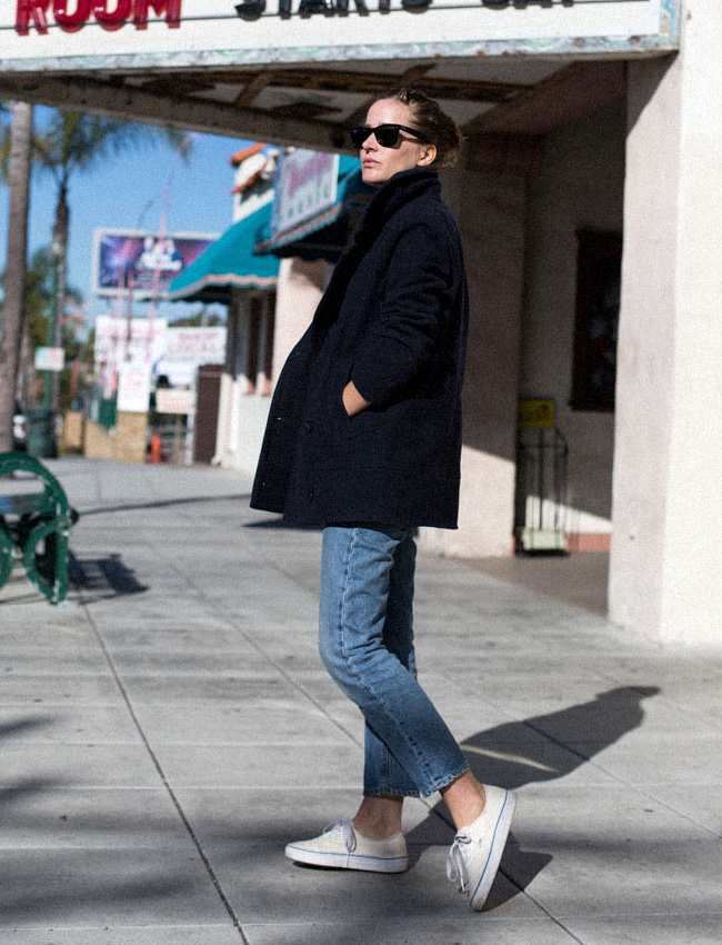 Ray-Ban + caban bleu marine port� le col relev� = le bon mix