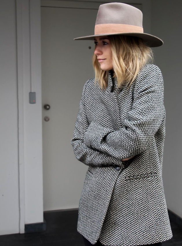 Rien de tel qu'un fedora pour booster une allure !