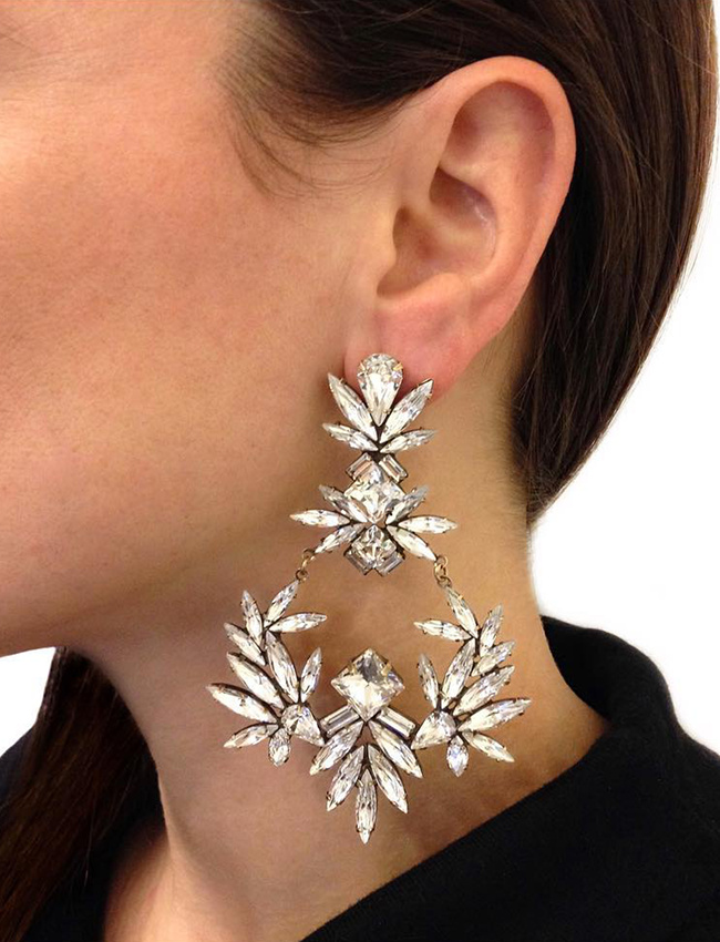 Cette saison, on pense � s'offrir des boucles d'oreilles de princesse