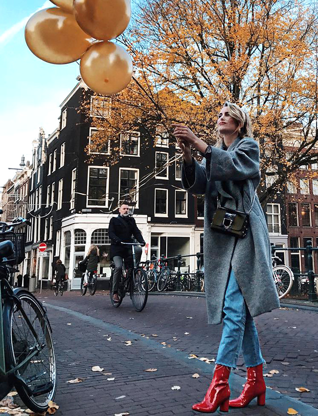 Les bottines rouges, le lipstick du look !
